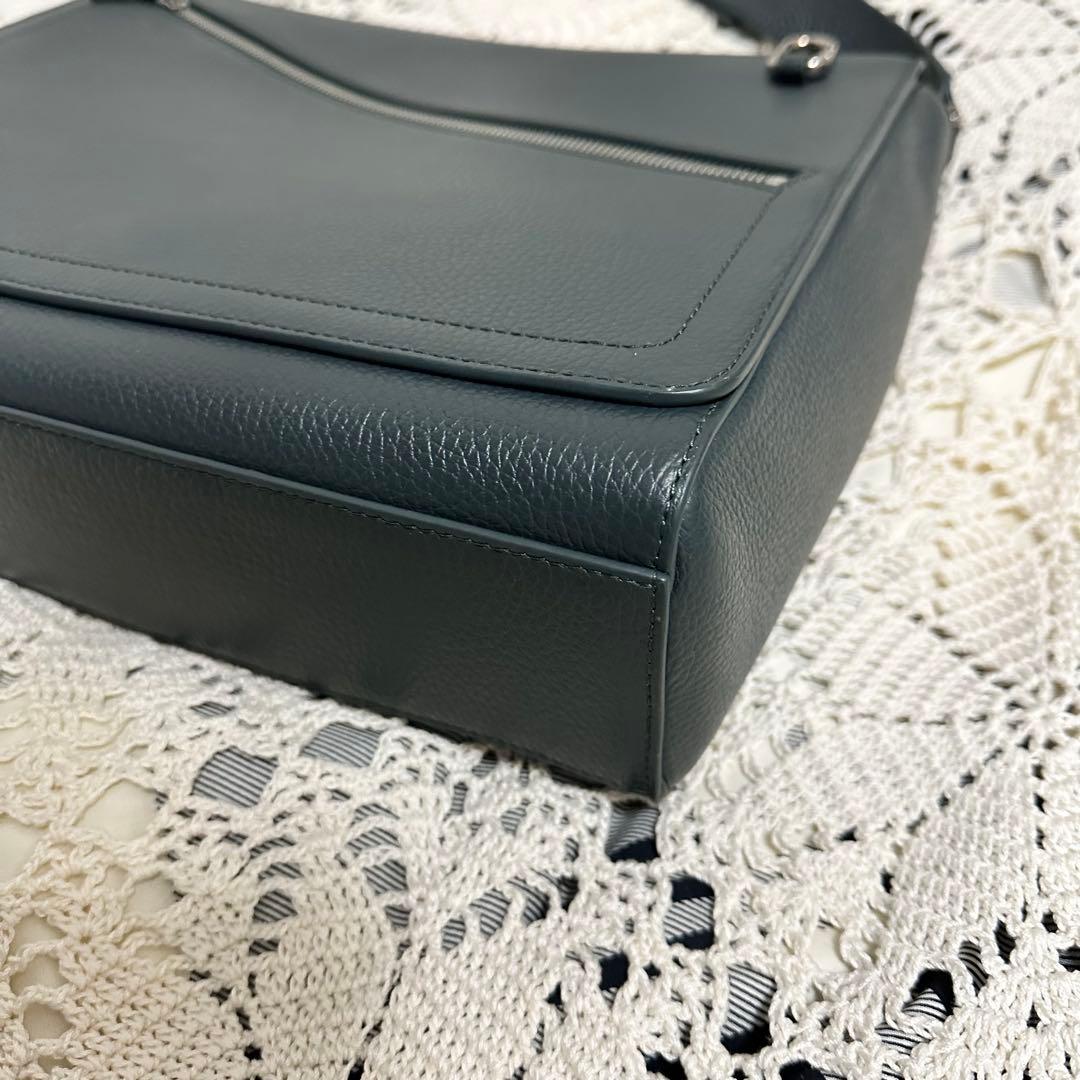 現行モデル☆定価77000円☆ほぼ未使用☆フルラ☆メッセンジャーバッグ☆グレー