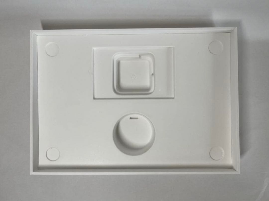 【匿名配送】MacBook Air (2020/M1) 16GB / 256GB