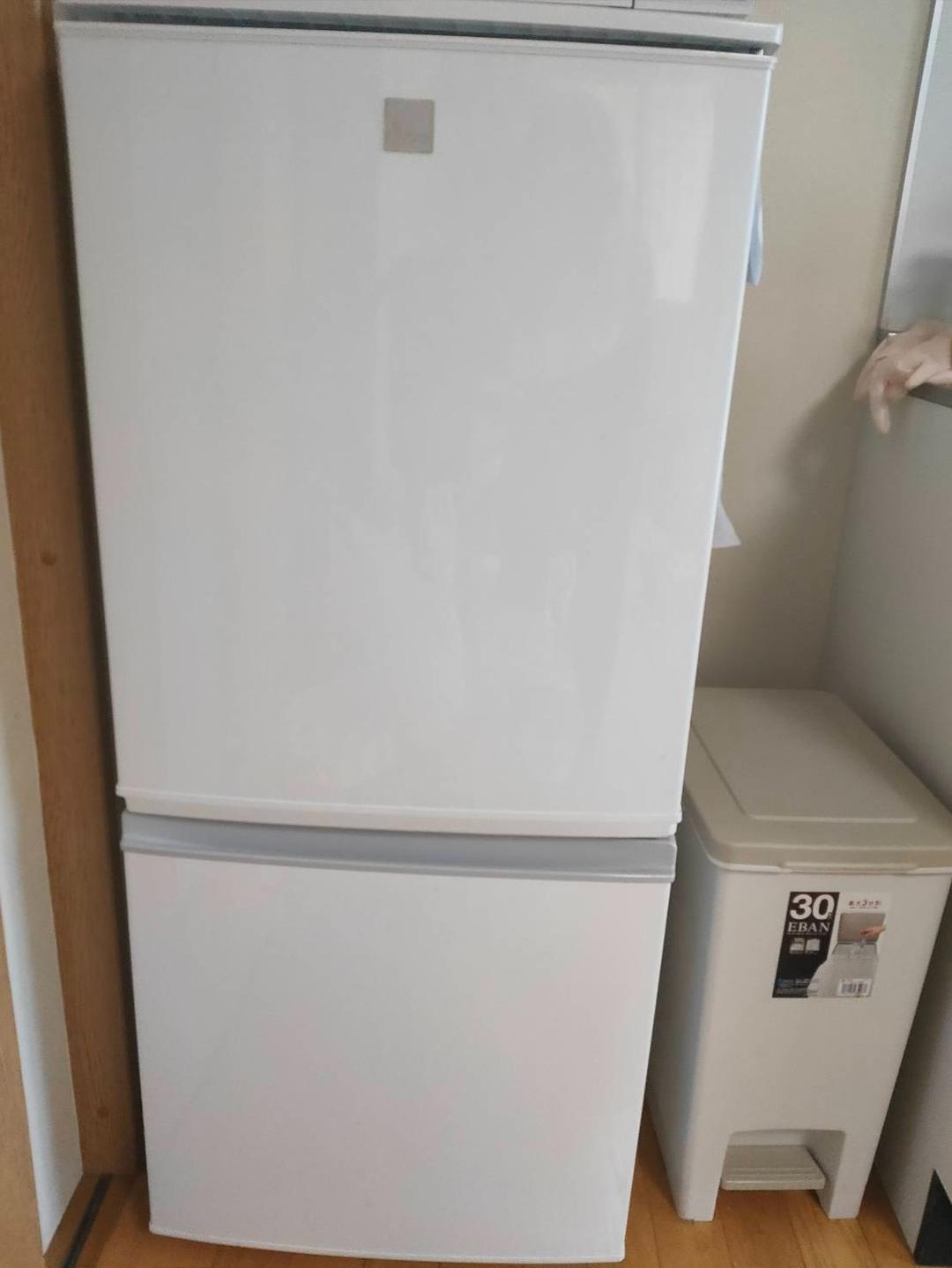 【レア】ドア左右付け替え可能。2018年シャープ高年式冷蔵庫