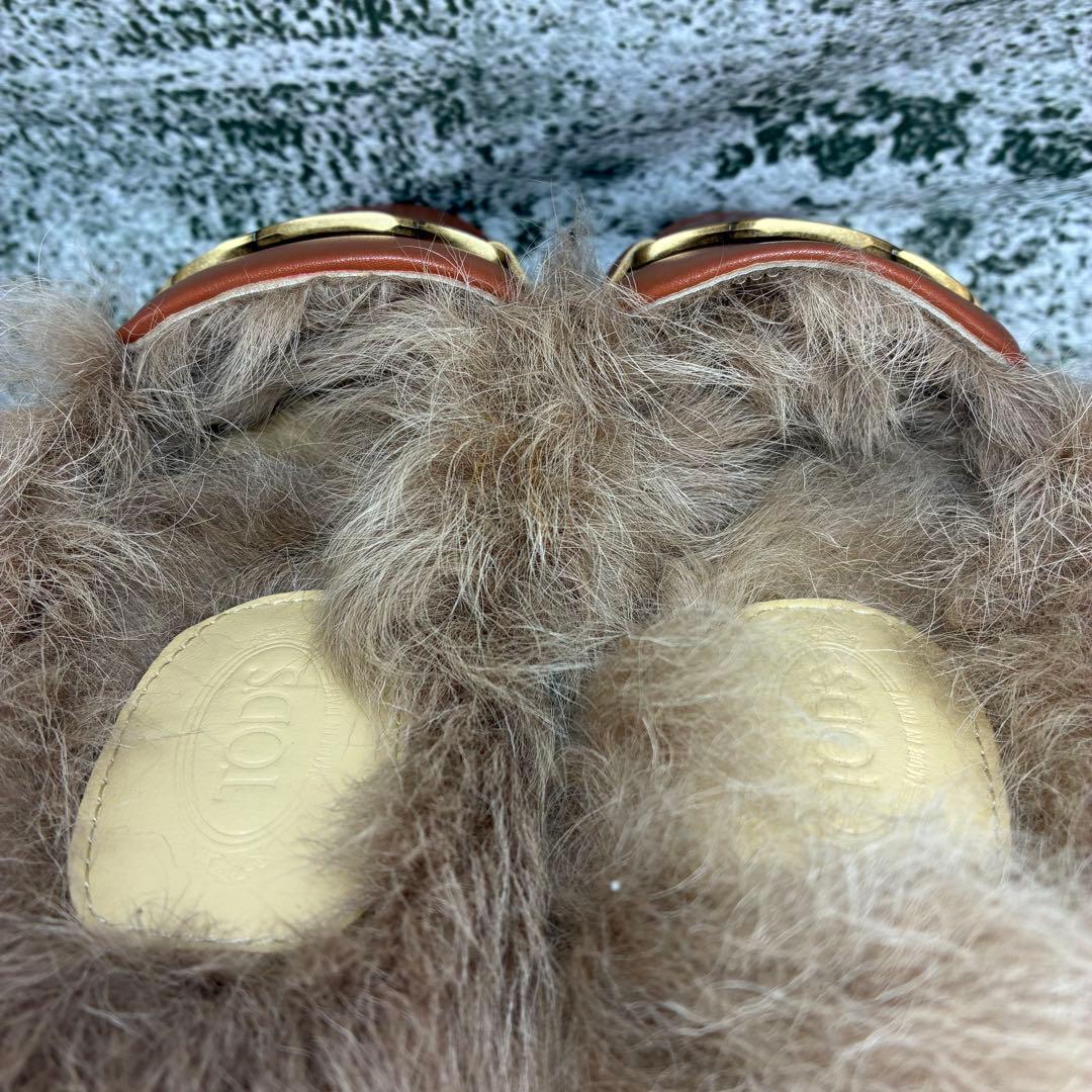 新品同様 トッズ サンダル ゴールド金具 毛皮