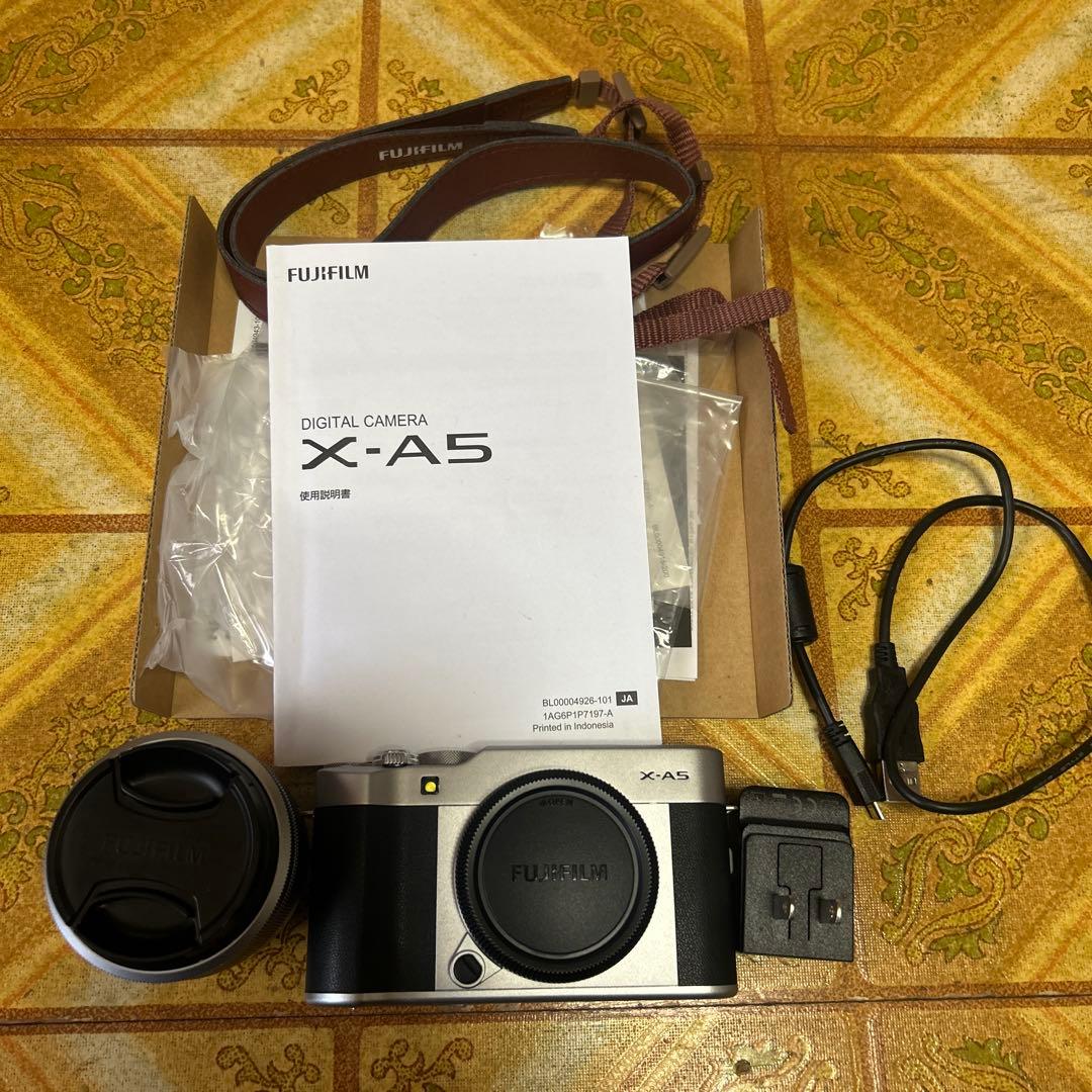 Fujifilm X-A5 ミラーレスカメラ 本体