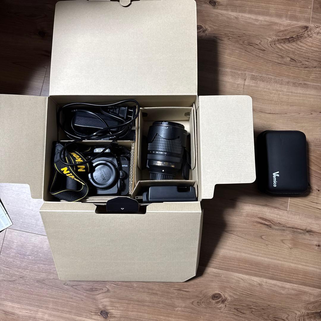 ニコンＤ７５００　１８-１４０mm レンズキット