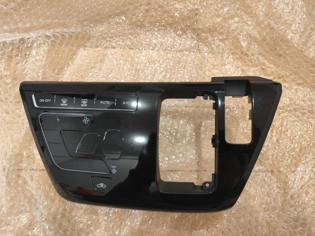 Nissan デイズ　エアコンパネル　B44W