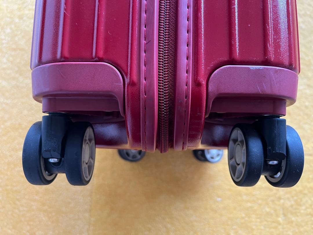 【リモア】サルサ　マット赤 ４輪 機内持ち込みサイズ