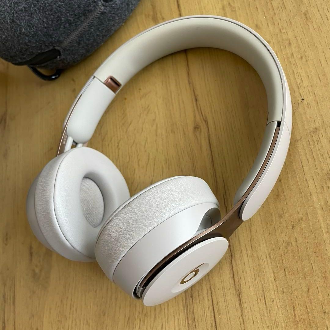 Beats Solo Pro ワイヤレスヘッドホン グレイ