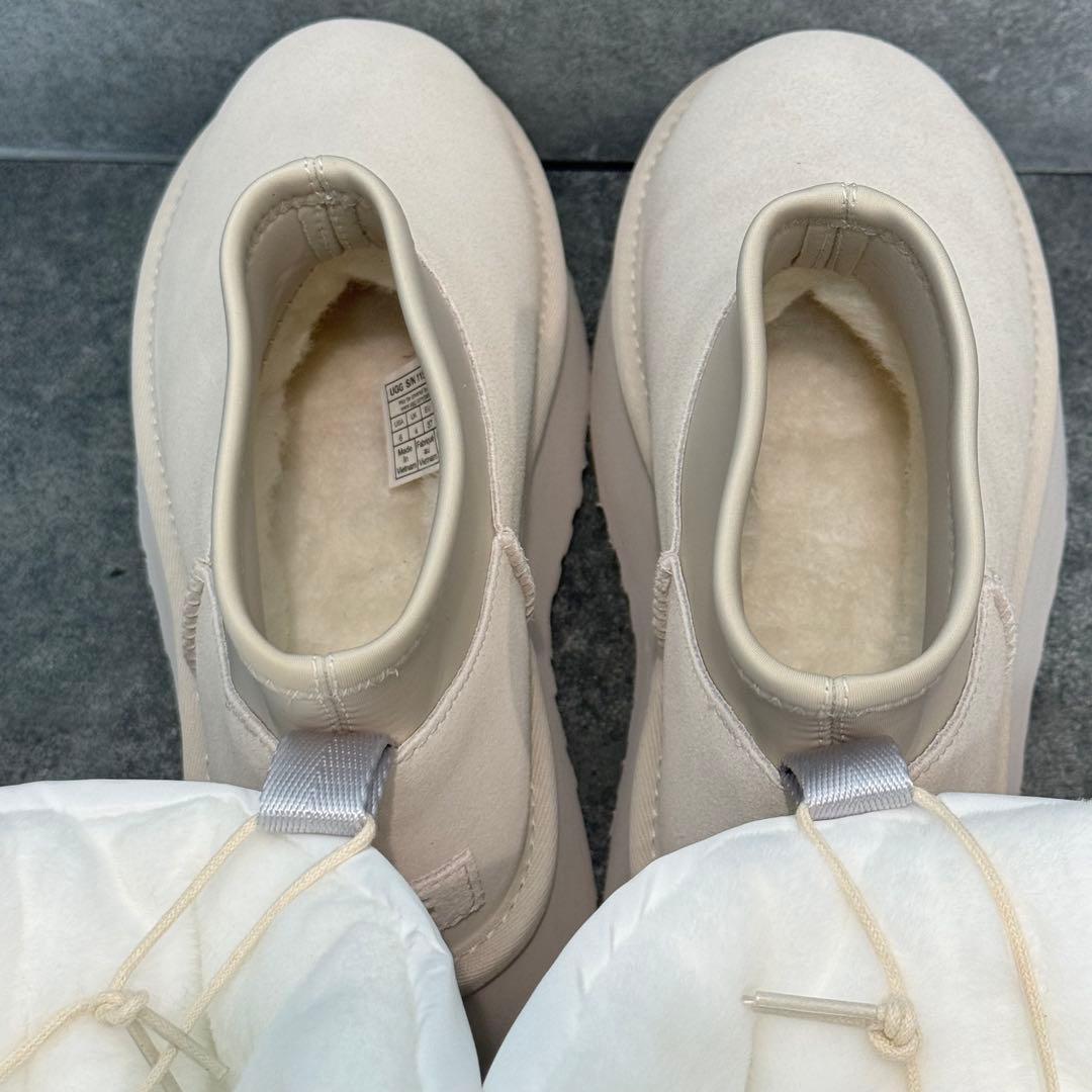 【新品未使用】UGG クラシックミニ ディッパー パッファー ホワイト 23cm