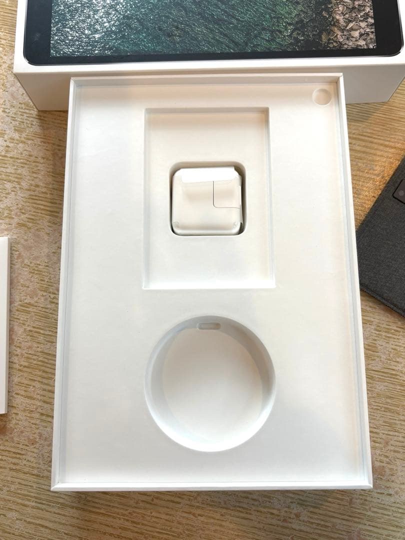 ア*ン様 ⭐️iPad 10.5インチ シルバー ペンシル&キーボード付き⭐️