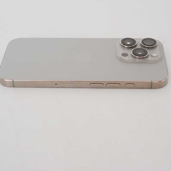 超美品 iPhone 16Pro 256GB ナチュラルチタニウム SIMフリー