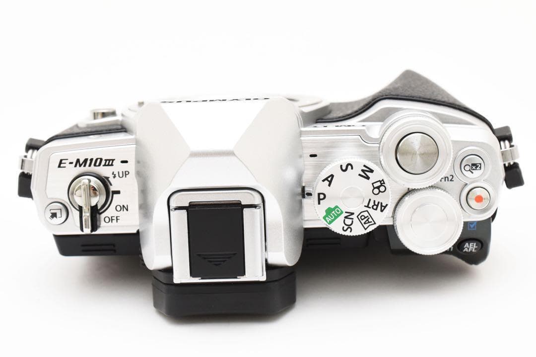 【新品級】OLYMPUS E-M10 MARK III ダブルズームキット