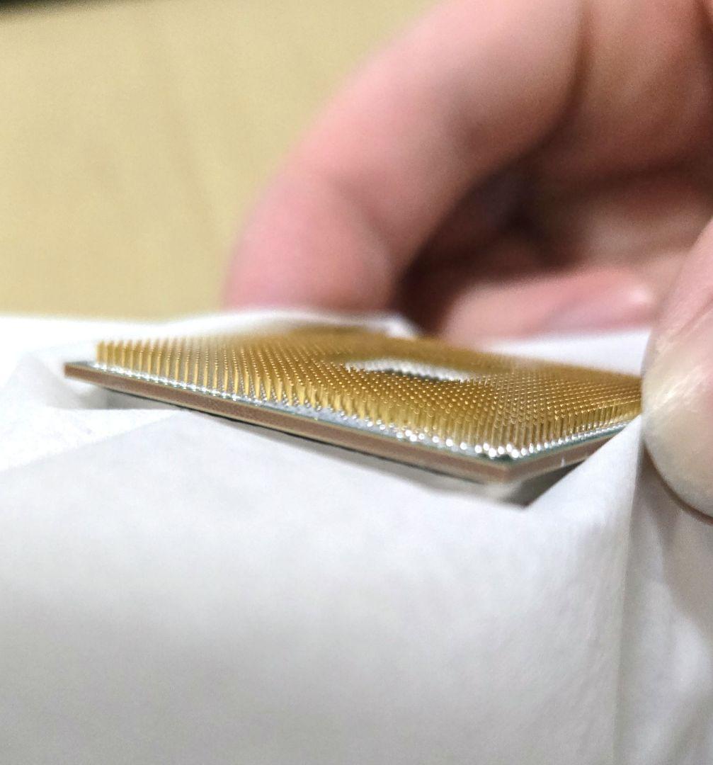 AMD RYZEN 7 3700X(クーラー未使用)