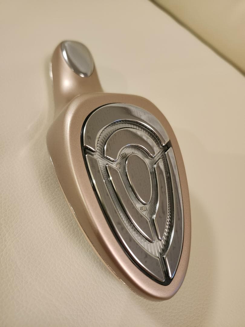 MEラボンエクラ IKKOさんプロデュースの美顔器