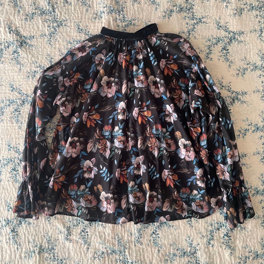 SUSURI ススリ　メロフォンブラウス 2025AW ブラック　フラワー