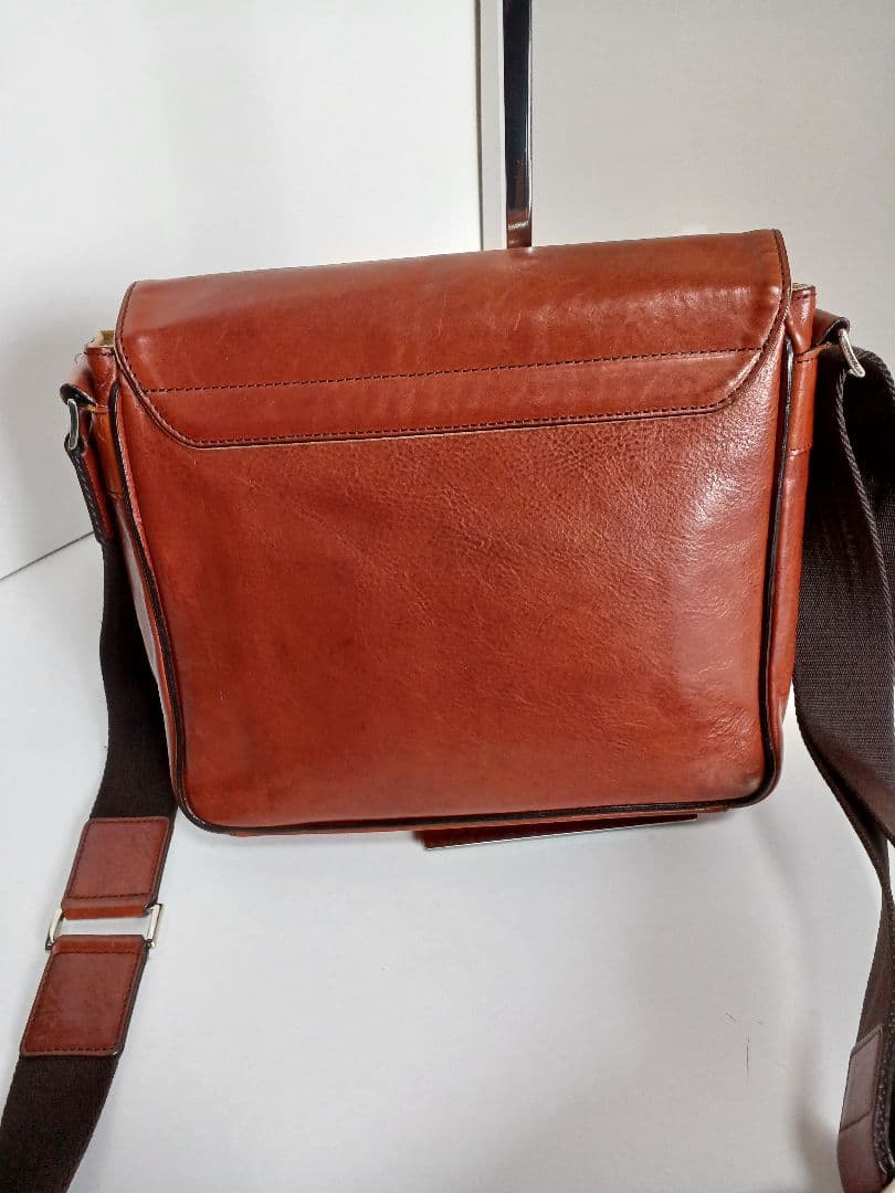 美品 ココマイスターマットーネマルチショルダーバッグ　ブラウン