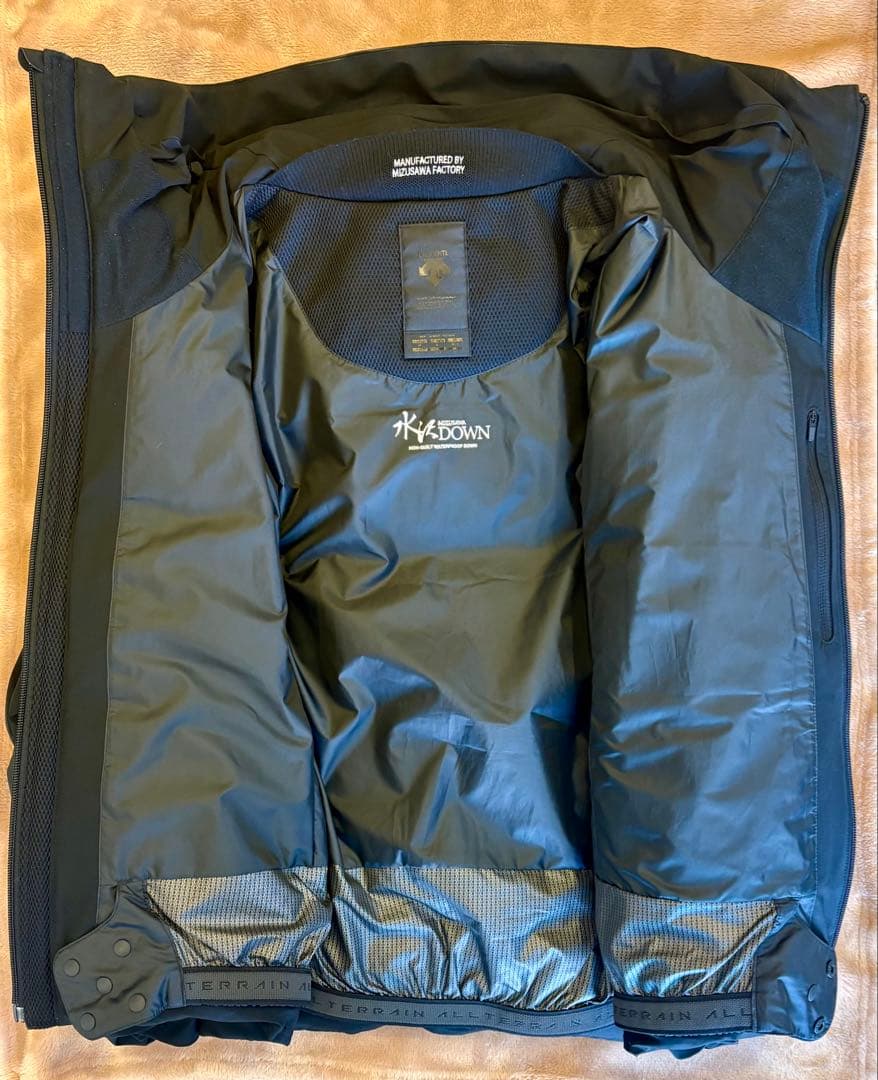 デサントオルテライン 水沢ダウン マウンテニア 黒 M