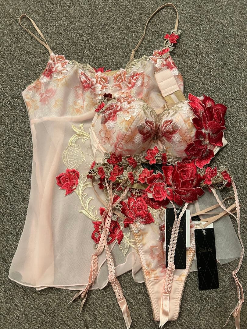 新品未使用 サルート 26group 4点セット E65