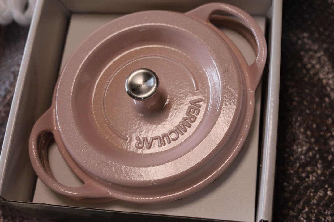 エ*ル様 バーミキュラ オーブンポット22cmラウンド パールピンク