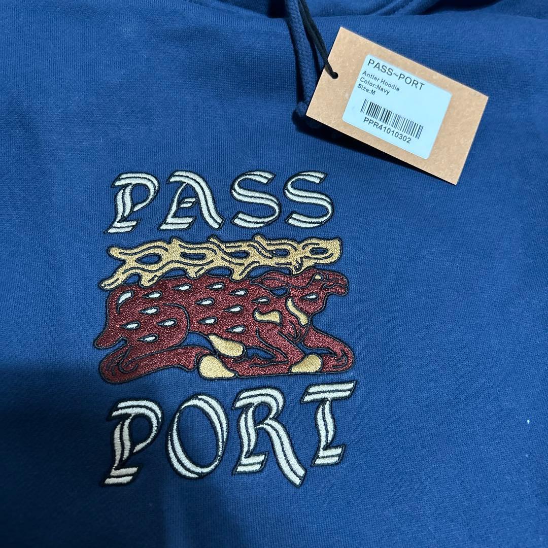 新品未使用　passport フーディ　ネイビー