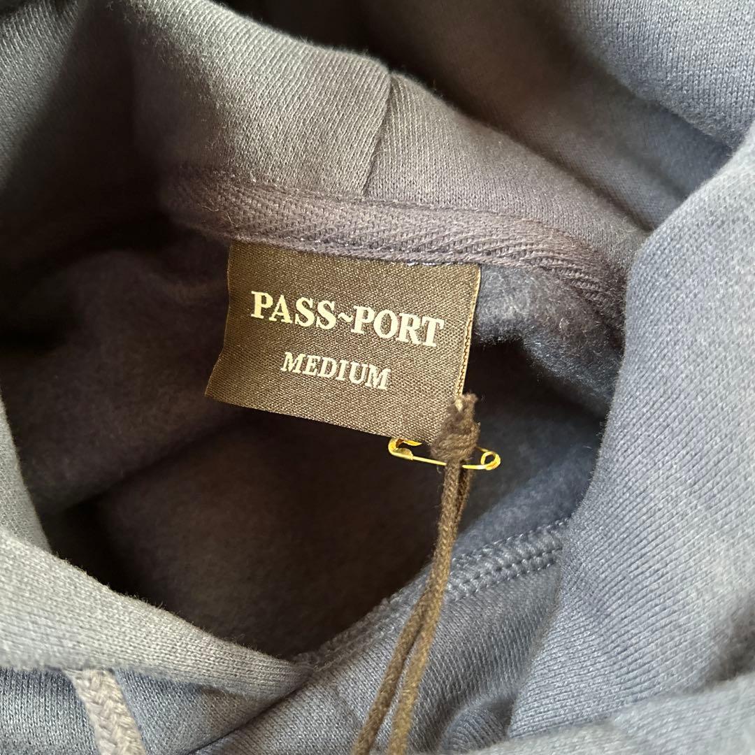 新品未使用　passport フーディ　ネイビー