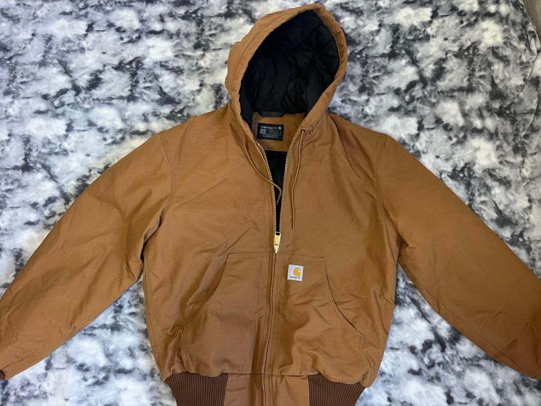 未使用　カーハート　ダウンジャケット