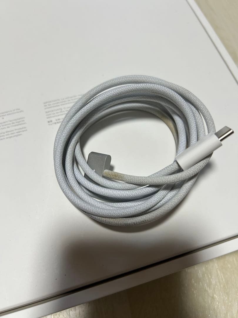 Apple MacBook AirM2チップ搭載13インチ シルバー