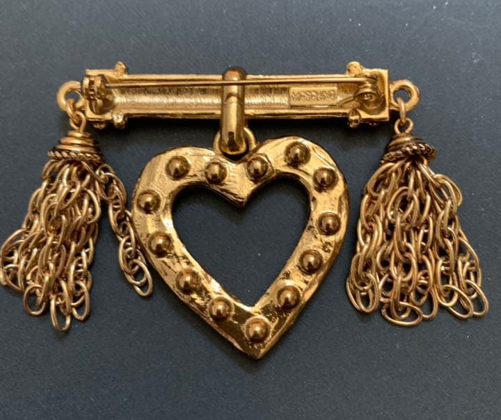 はちはち　モスキーノ　ブローチ