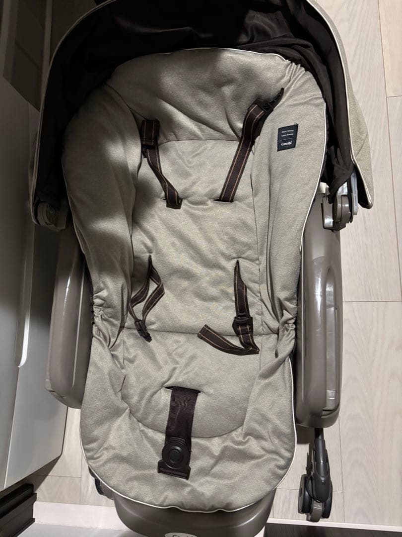 【中古品】Combi電動ハイローチェアグレー