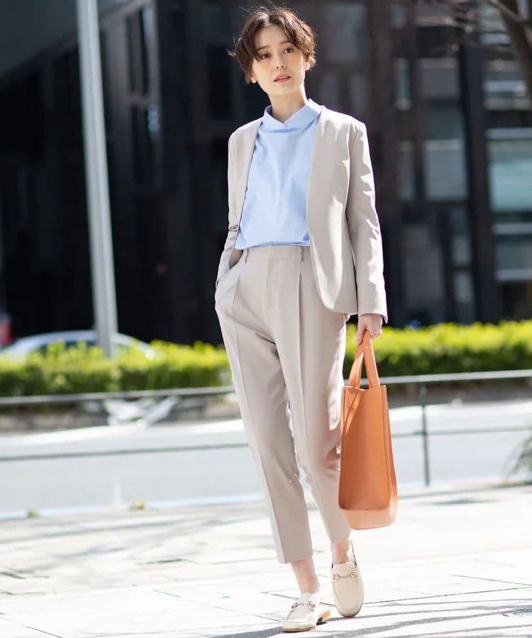 INDIVI ストレッチテーラードジャケット&タックテーパードパンツ　ベージュ