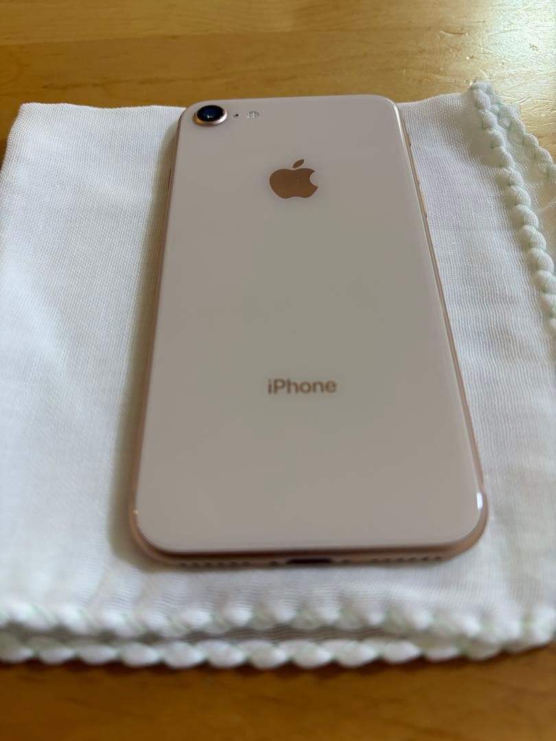 iPhone8 64G ゴールド 本体 ※1度バッテリー交換してます。