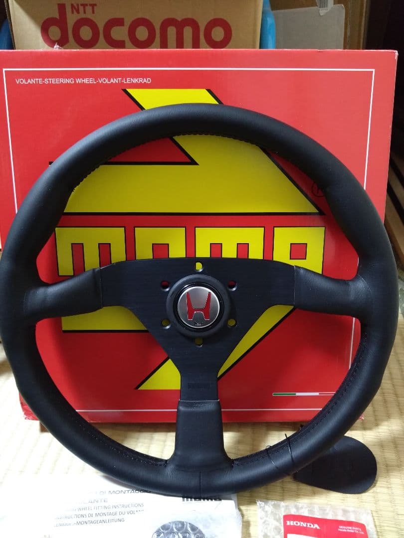 忍さん専用　MOMO ステアリング ホンダホーンボタン付　タイプR