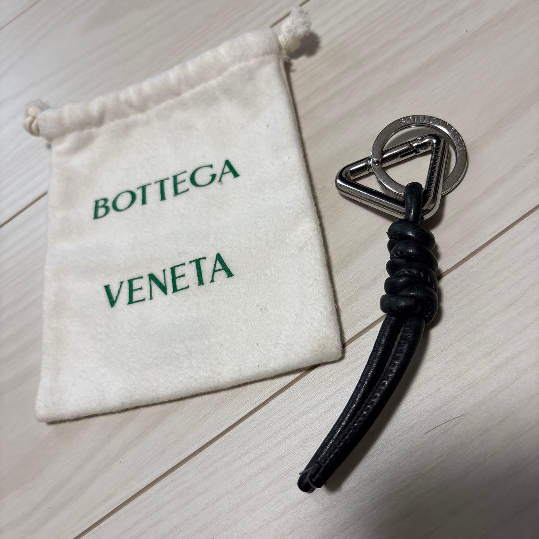 【本日限定大特価】BOTTEGA VENETA トライアングル キーリング ネロ