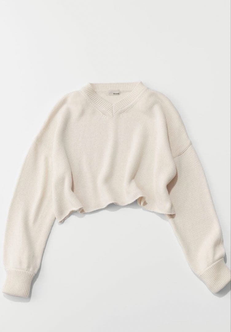Meravel V-Neck Cashmere Blend Knit ホワイト