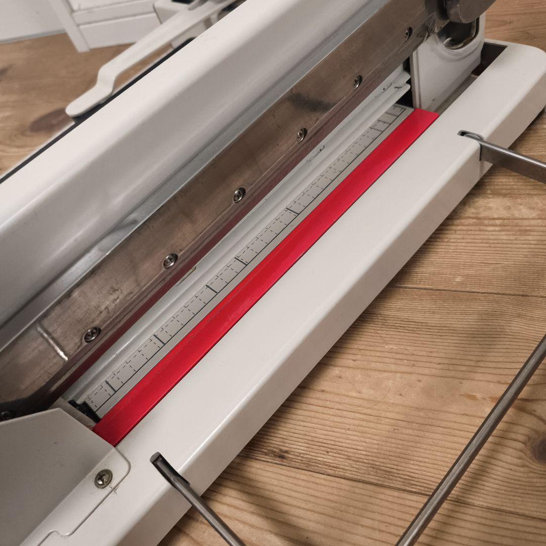 ダイシン商業　DS-858A4 17kg 裁断機　ペーパーカッター