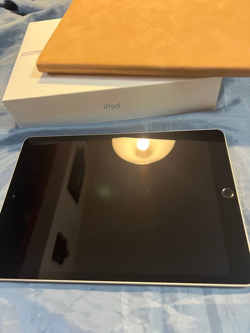 Apple iPad 第９世代　シルバー 本体 箱、充電アダプター付き