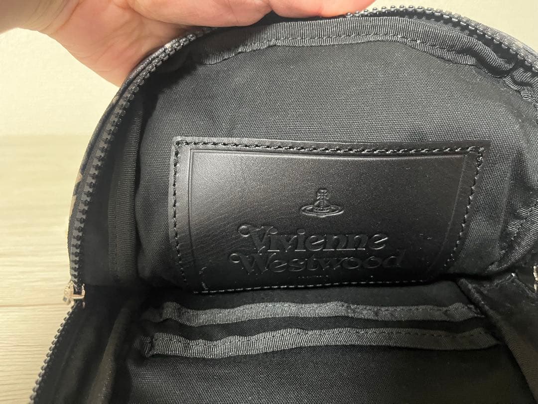 【超美品】 Vivienne Westwood ボディバッグ