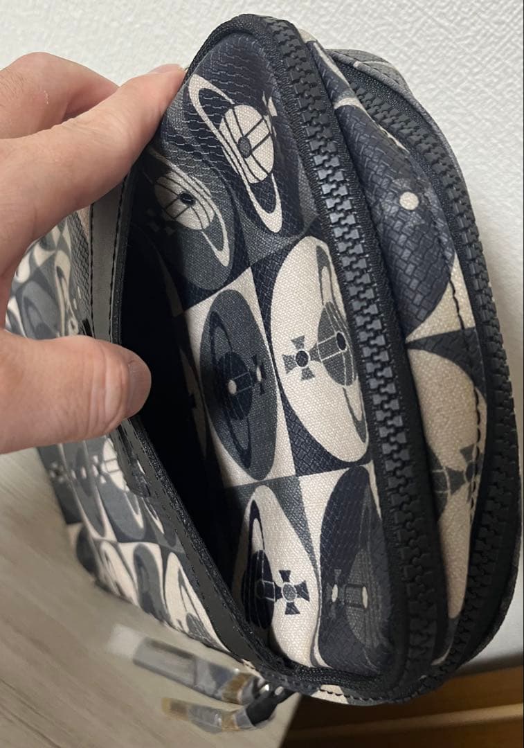 【超美品】 Vivienne Westwood ボディバッグ