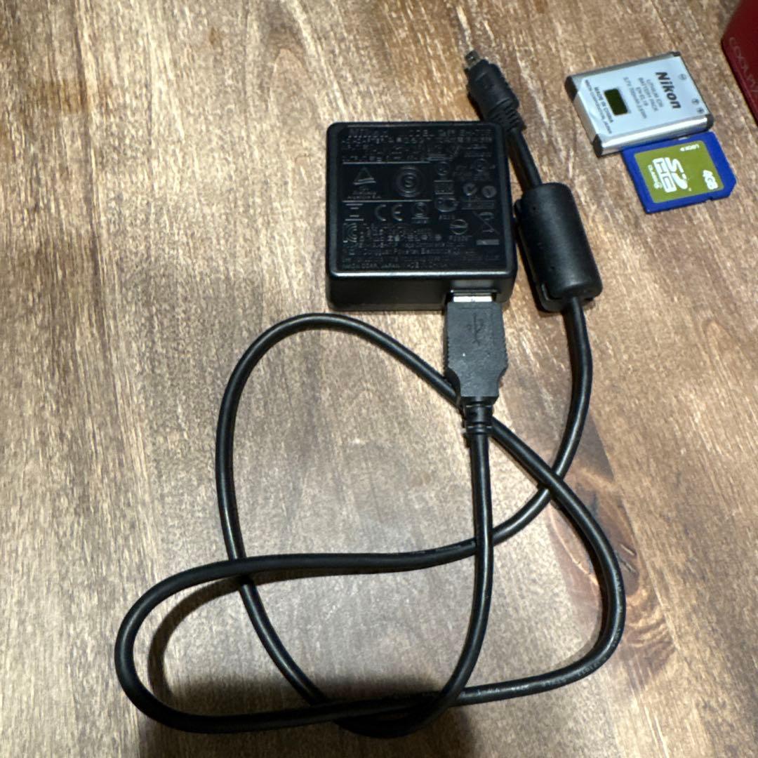 Nikon COOLPIX S3500 デジカメ　レッド