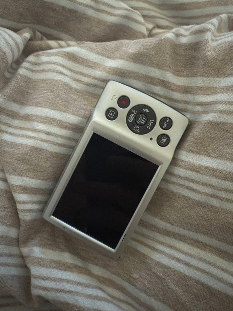 美品 Canon IXY 200 デジカメ シルバー