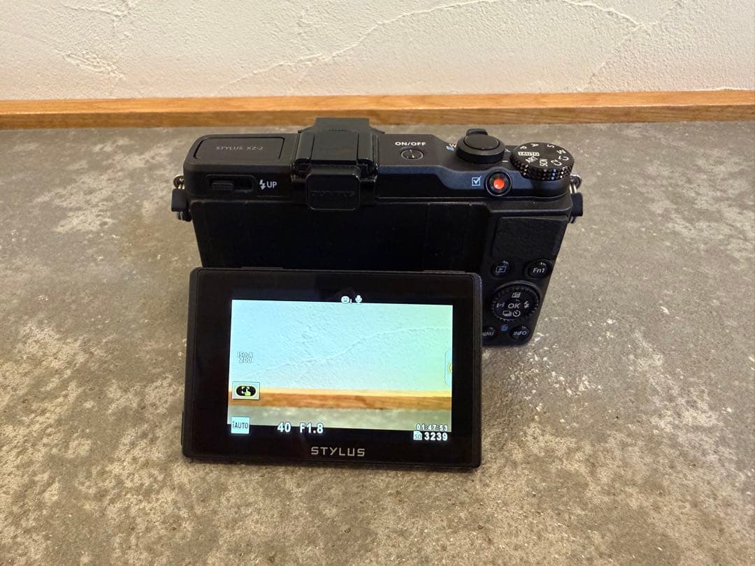 OLYMPUS STYLUS XZ2 コンパクトデジタルカメラ