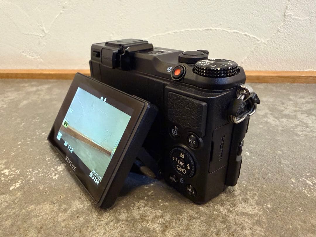 OLYMPUS STYLUS XZ2 コンパクトデジタルカメラ