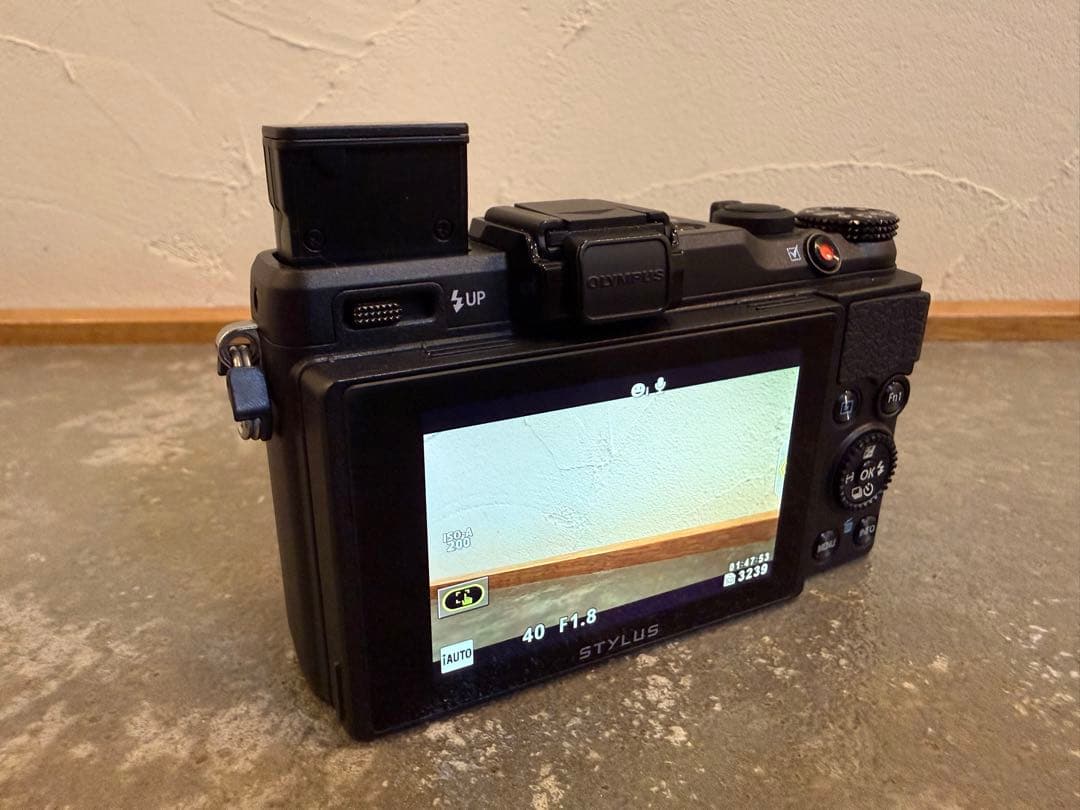 OLYMPUS STYLUS XZ2 コンパクトデジタルカメラ