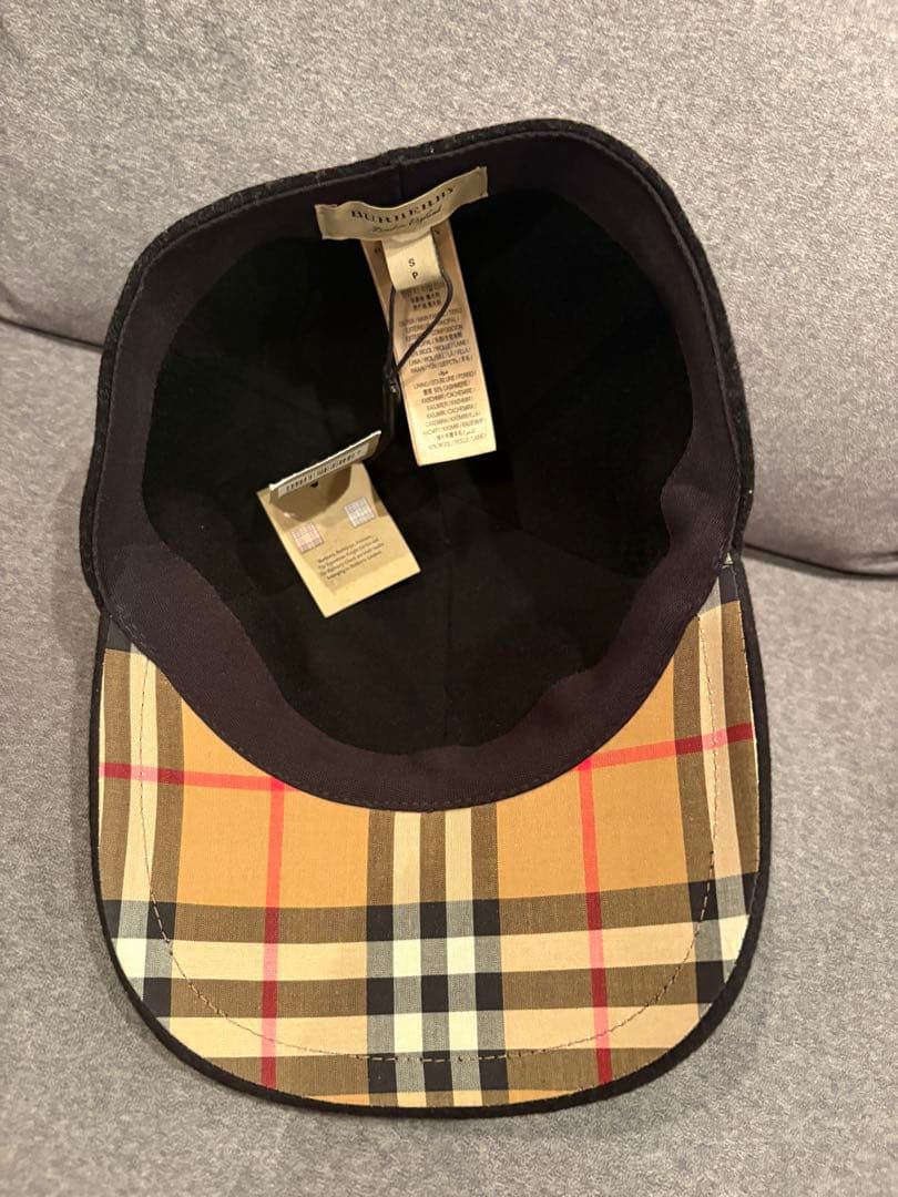 Burberry チェック柄 ベースボールキャップ　ダク付き新品
