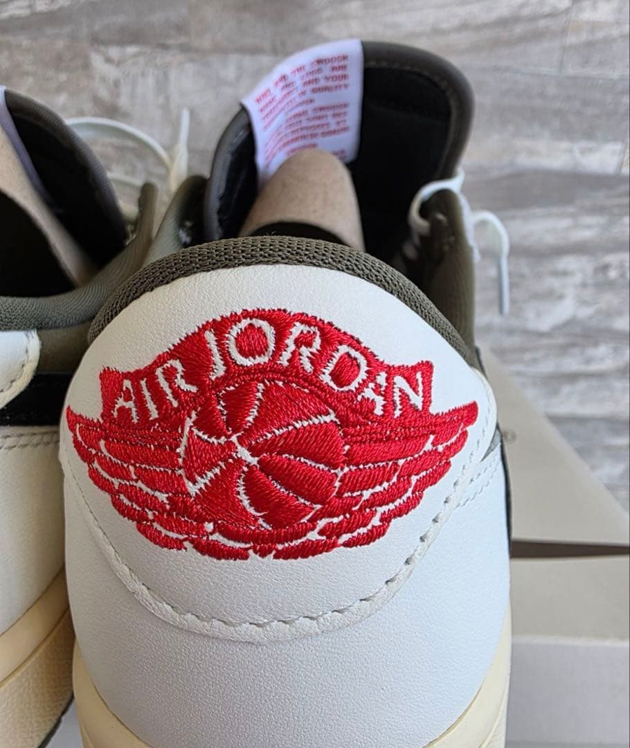 Travis Scott オリーブ