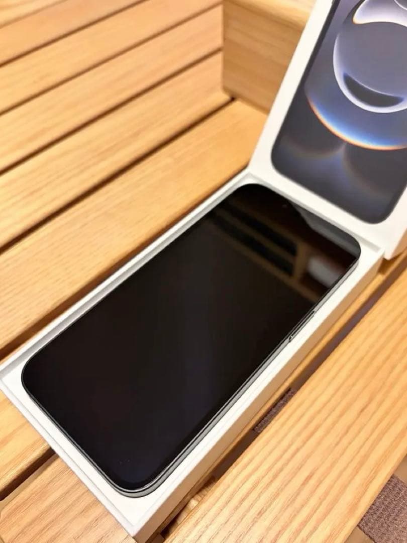 Apple iPhone 16e 256GB ブラック 本体