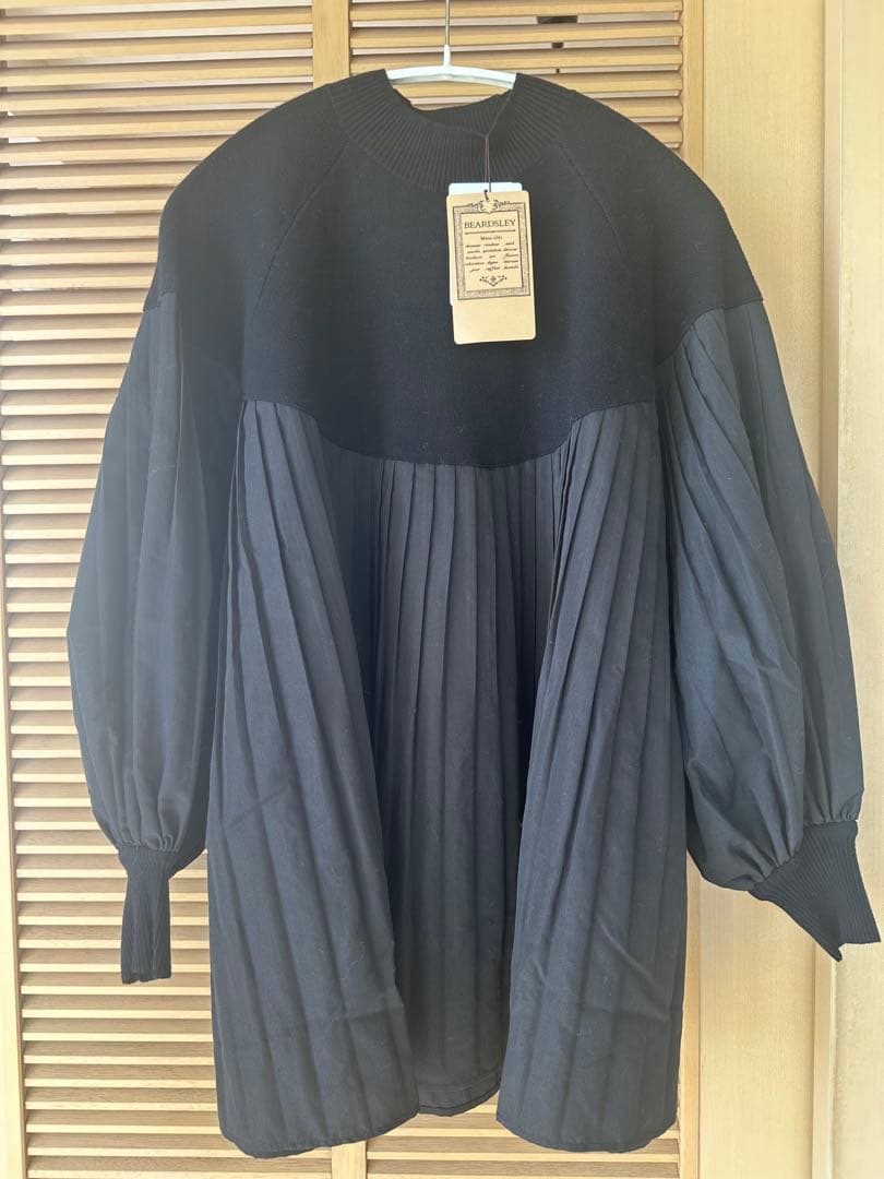 BEARDSLEYビアズリー ニットコンビプリーツプルオーバー新品タグ付き 黒