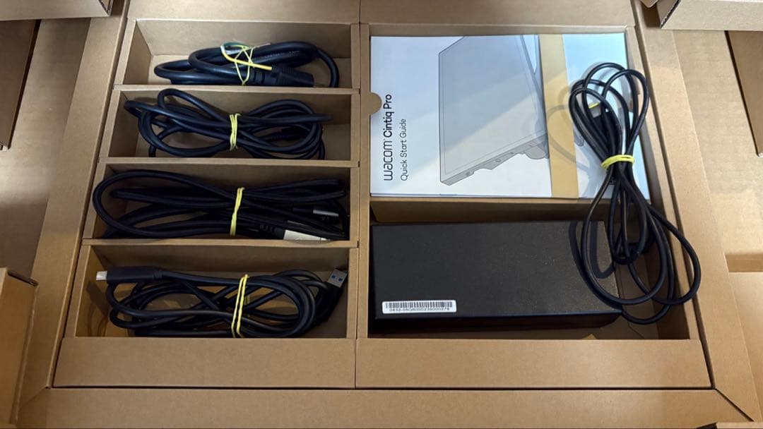 Wacom Cintiq Pro 27 非公式スタンド込