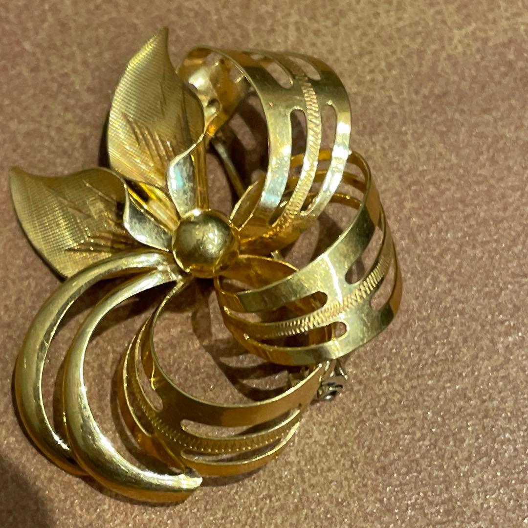 @ ゴールド 金 K18 花 ブローチ 立体 GOLD バッジ コサージュ