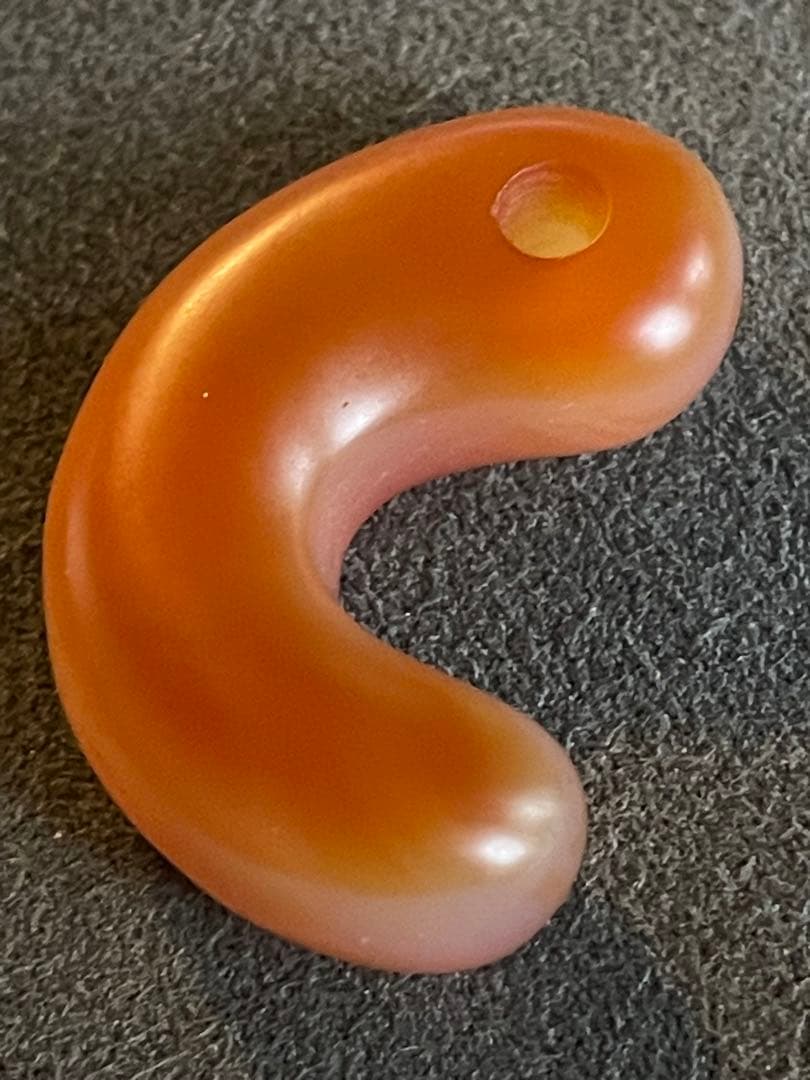 古墳時代中期　赤瑪瑙製勾玉