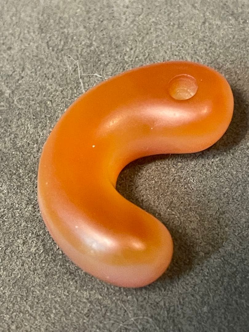 古墳時代中期　赤瑪瑙製勾玉