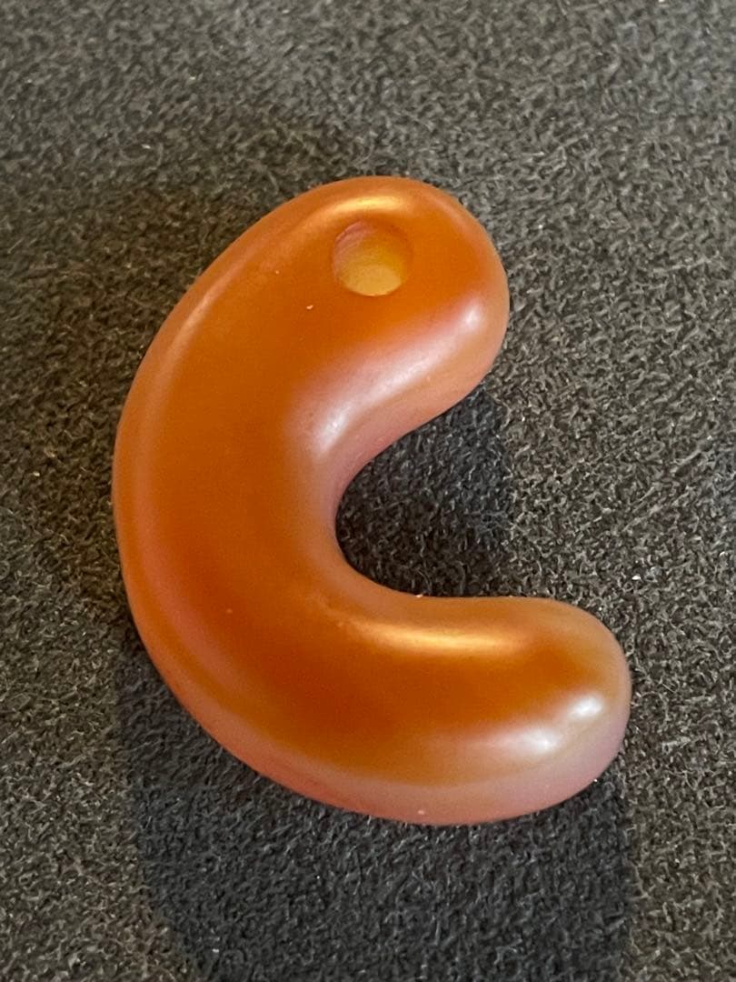 古墳時代中期　赤瑪瑙製勾玉