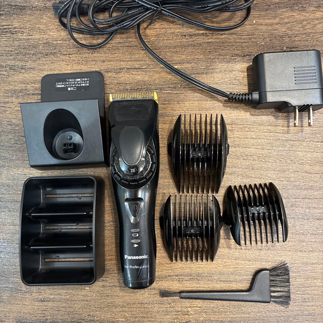 Panasonic ER-GP80バリカン 充電器アタッチメント付き